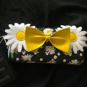 NWT Loungefly Minnie Mouse daisy Wallet